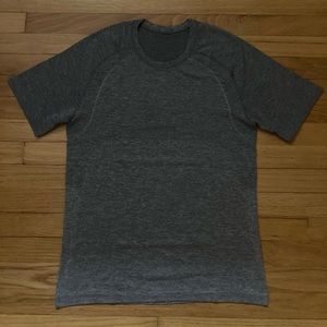 Lululemon Metal Vent Tech Tee 2.0 - Gray (M)
